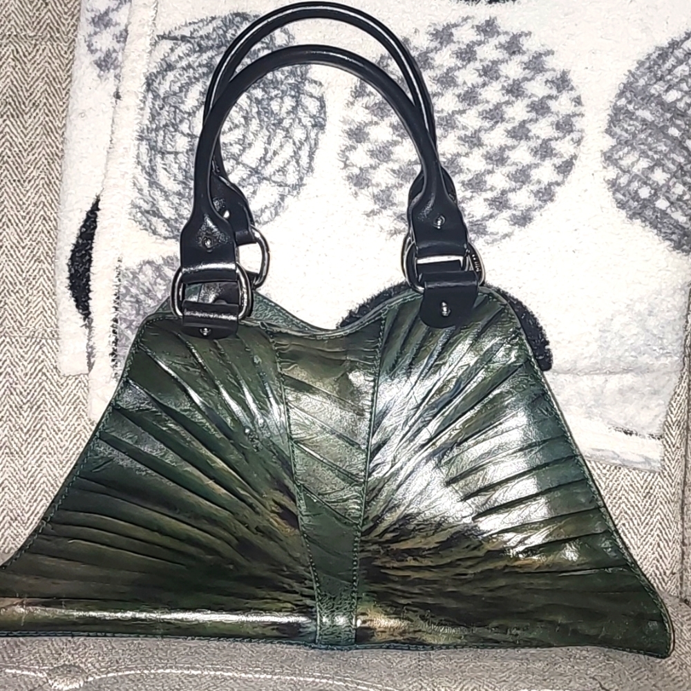 Fendi- Olive Trapezio bag